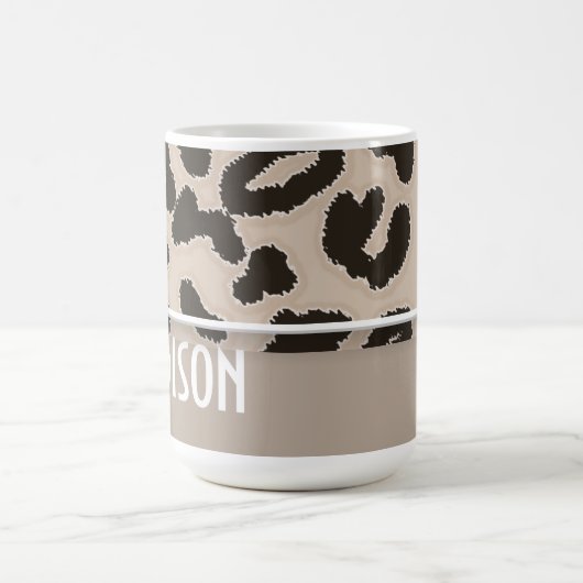 Farbleopardendruck von Mandeln; Personalisiert Kaffeetasse (Mittel)