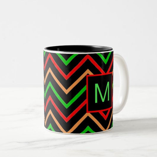 Farblich Cool Zickzack auf Schwarz-Monogramm Zweifarbige Tasse (VorderseiteRechts)