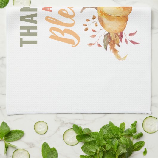 Farblich dankbar und gesegnet mit Kürbisgeschenk Geschirrtuch (Gefaltet)