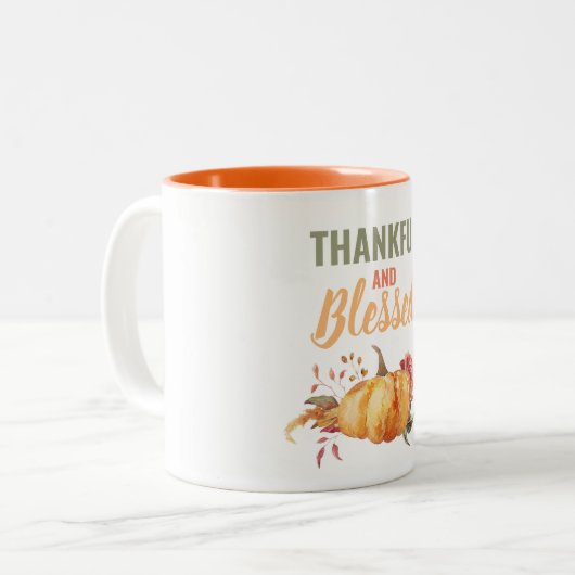 Farblich dankbar und gesegnet mit Kürbisgeschenk Zweifarbige Tasse (Vorderseite Links)