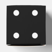 Farblicher Hintergrund mit weißen Punktwolken Geschenkschachtel (Oben)