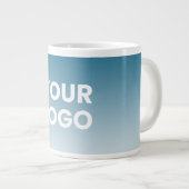 Farblicher Hintergrund | Weiße Farbe und Ihr Logo Jumbo-Tasse (Vorderseite Rechts)