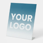 Farblicher Hintergrund | Weiße Farbe und Ihr Logo Sockelschild (Vorderseite)