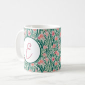 Farbpfirsich und grünes Blumenmuster Monogramm Kaffeetasse (Vorderseite Links)