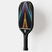 Farbpyramide mit lebendigen Strahlen und Monogramm Pickleball Schläger (Links)
