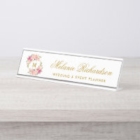 Farbrosa Blumenreath Goldmonogramm