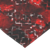 Farbschattierungen von Rot mit weißem Nadelwurf Tischdecke (Schrägansicht)