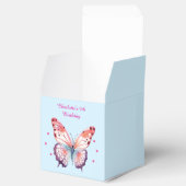Farbschmetterling in rosa Lila und blau Geschenkschachtel (Geöffnet)