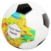Farbspritze auf gelbem Hintergrund Fußball (Dreiviertel)