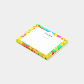 Farbspritze auf gelbem Hintergrund Post-it Klebezettel (angewinkelt)