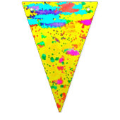 Farbspritze auf gelbem Hintergrund Wimpelkette (Erste Fahne)