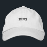 Farbtextanzeige für schwarzen King-Name weiß Bestickte Baseballkappe<br><div class="desc">King Name Schwarzer Farbtext Visor Weiß bestickte Baseballkappe. Schriftart Name ist Century,  Schriftart Größe 30,  King Black Color Text. Style type ist Alternative Apparel Basic einstellbare Cap,  Color type ist White.</div>