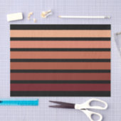 Farbtöne auf schwarzen Streifen Seidenpapier (Handwerk)