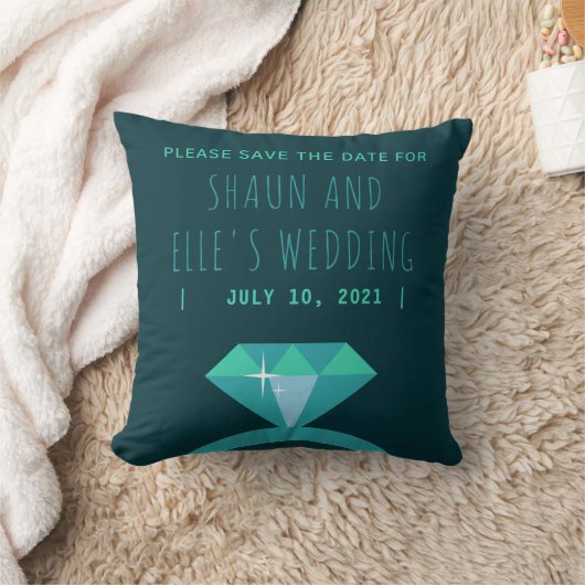 Farbtöne des Aquamarinen Diamantrings Save the Dat Kissen (Decke)