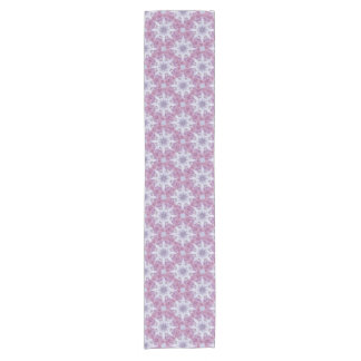 Farbtöne des Lila Pinwheel Kurzer Tischläufer