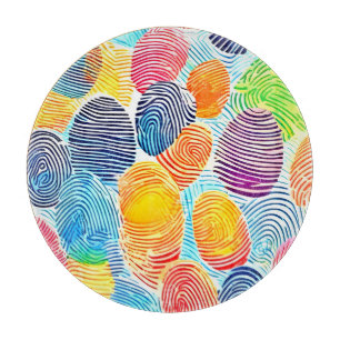 Farbvolles Fingerabdruckmuster Schneidebrett