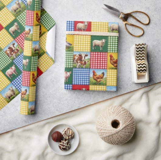 Farm Animals and Gingham Patchwork Quilt Geschenkpapier (Kunsthandwerk)