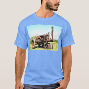 Farmall F-20 Traktor mit einem Piper Speedigger-An T-Shirt