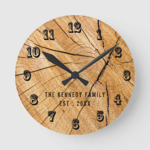 Farmhouse Country Style Family Name Tree Trunk Runde Wanduhr