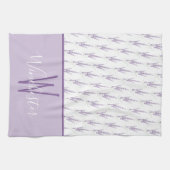 Farmhouse Lavender Flowers Custom Name Monogram Geschirrtuch (Horizontal)