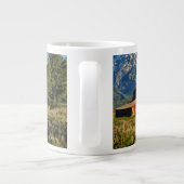 Farms | Barn Shadowed by Snow Capped Mountains Jumbo-Tasse (Rückseite)