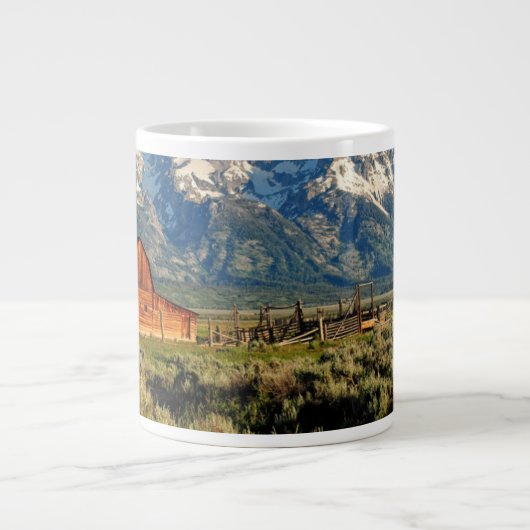 Farms | Barn Shadowed by Snow Capped Mountains Jumbo-Tasse (Vorderseite)