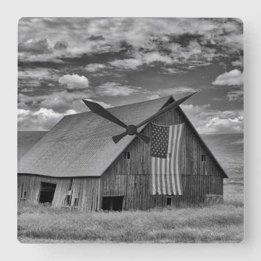 Farms | BW American Flag Barn Scene Quadratische Wanduhr (Vorderseite)