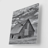 Farms | BW American Flag Barn Scene Quadratische Wanduhr (Winkel)