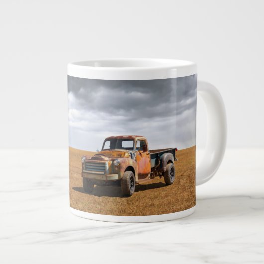Farms | Old Truck in Field Jumbo-Tasse (Vorderseite Rechts)