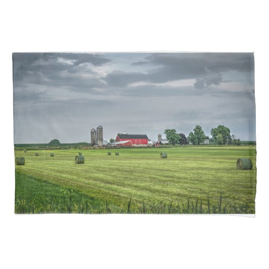 Farms Red Barn & Silo in Spring Kissenbezug (Vorderseite)