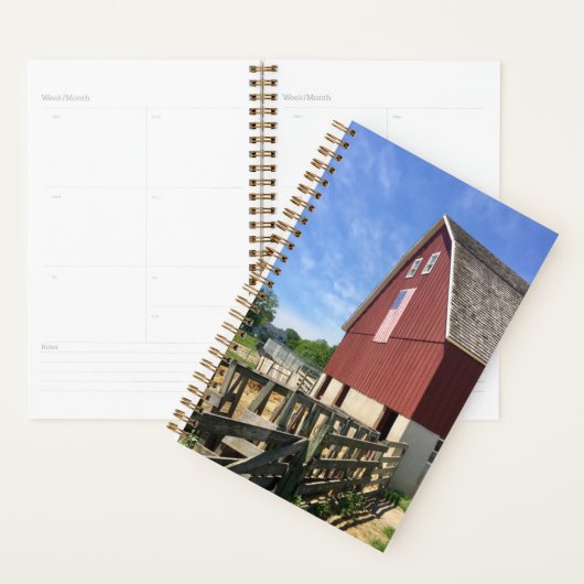 Farms Red Barn With American Flag Planer (Anzeige)