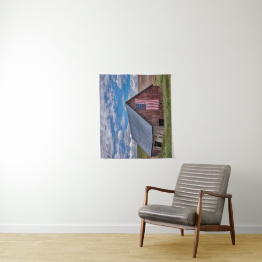Farms Rustic Red Barn With American Flag Wandteppich (Beispiel)