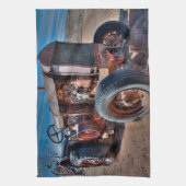 Farms | Rusty Antique Tractor Geschirrtuch (Vertikal)