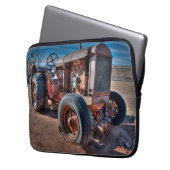 Farms Rusty Antique Tractor Laptopschutzhülle (Vorderseite Links)