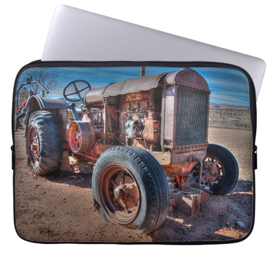 Farms Rusty Antique Tractor Laptopschutzhülle (Vorderseite)