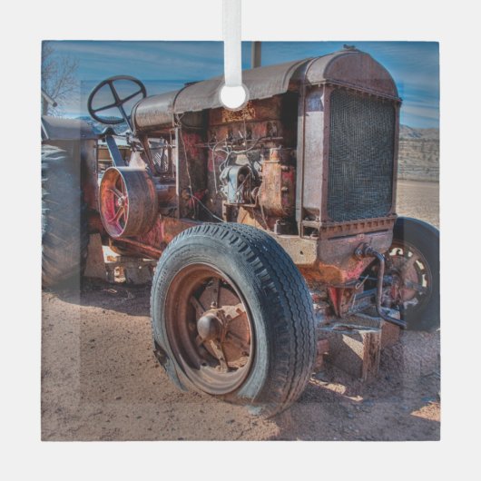 Farms Rusty Antique Tractor Ornament Aus Glas (Vorderseite)