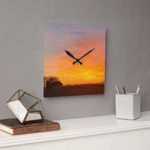 Farmstead Sunset Quadratische Wanduhr