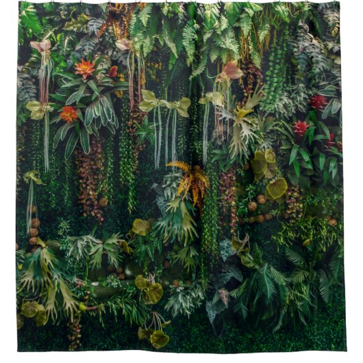 Farn und Pflanze an der Wand dekoriert Duschvorhang (Vorderseite)