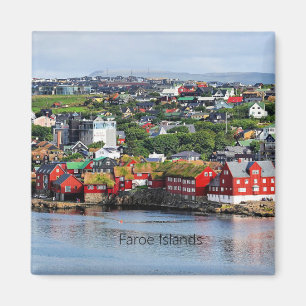 Färöer, Panoramasicht auf Torshavn Magnet