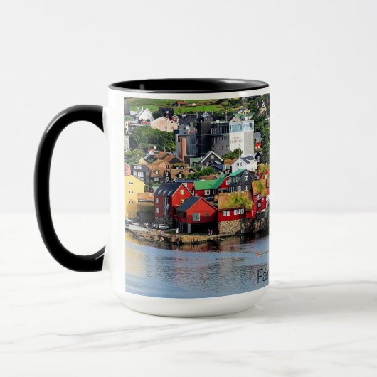 Färöer, Panoramasicht auf Torshavn Tasse (Links)