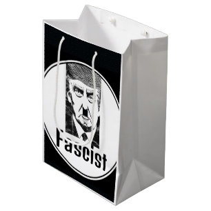 Faschistin Trump gibt Tasche Mittlere Geschenktüte