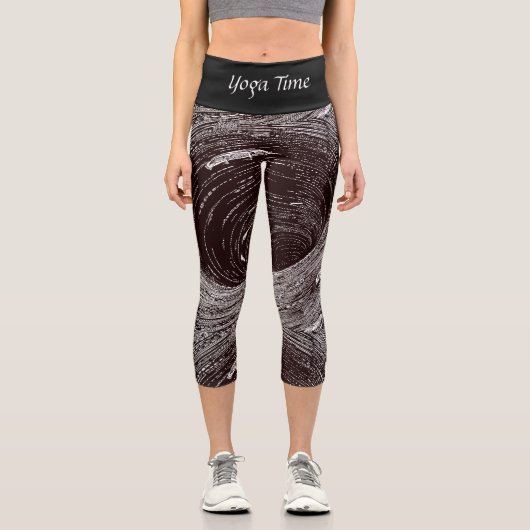 Fascinating Retro Black & White Vortex Capri Leggings (Vorderseite)
