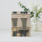 Fassade aus Gebäude mit Balkon und Fensterfront Postkarte (Stehend Vorderseite)
