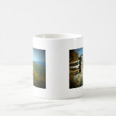 Fassbinder-Felsen übersehen im Fall. West Virginia Kaffeetasse (Mittel)