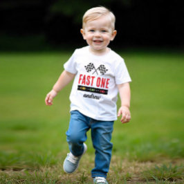 Fast ein weißes Rennwagen Baby T-shirt