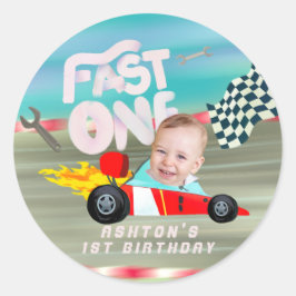 Fast eins runder aufkleber
