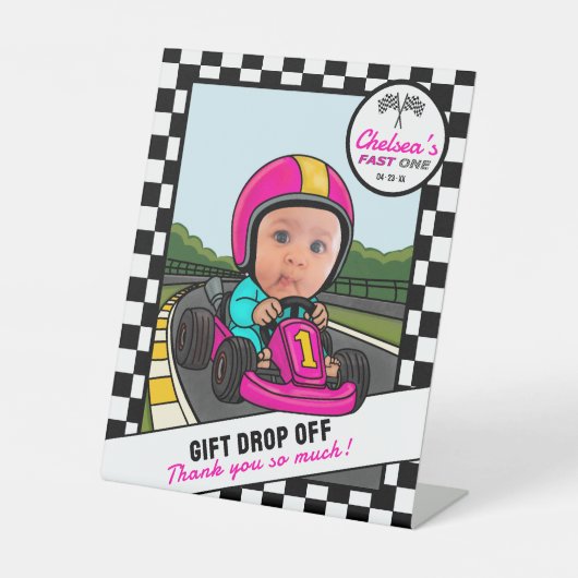 Fast ONE Pink | Custom Photo Gift Drop-Off Sockelschild (Vorderseite)