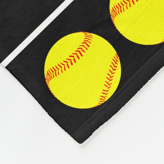 Fastpey Player Softballs & Hearts Fleece Blanket (Ecke)
