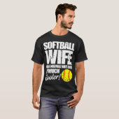 Fastpitch-Softball-Trainer-Ehefrau T-Shirt (Vorne ganz)