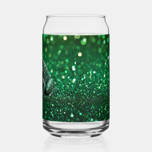 Faszinierender Aufstieg: Der grüne Funkelfrosch Dosenglas (Rechts)